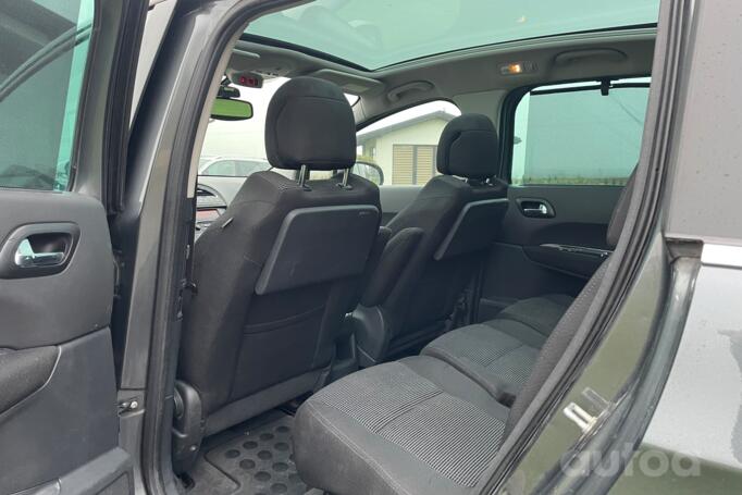 Peugeot 5008 1 generation Minivan