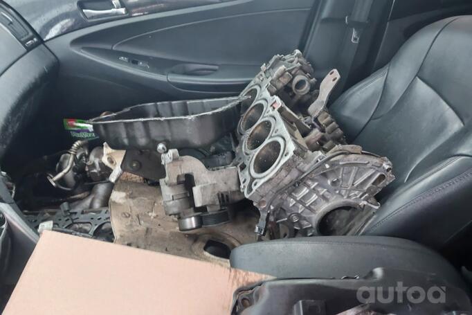 Hyundai Sonata YF Sedan 4-doors