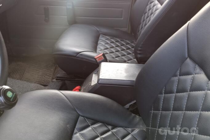 Toyota Land Cruiser J60 SUV