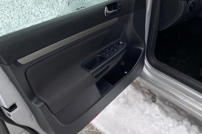 Volkswagen Golf 5 generation Hatchback 5-doors