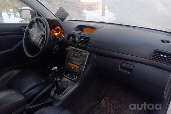 Toyota Avensis 2 generation wagon