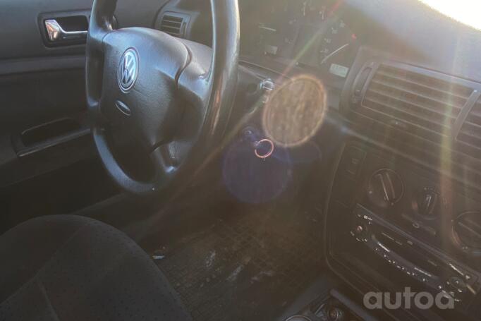 Volkswagen Passat B5 Sedan 4-doors