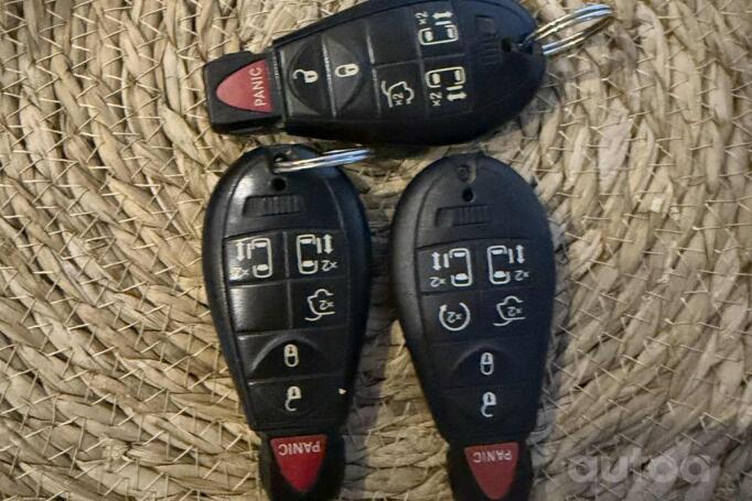 Volkswagen Routan 1 generation Minivan