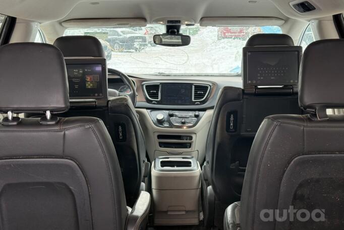 Chrysler Pacifica 2 generation Minivan