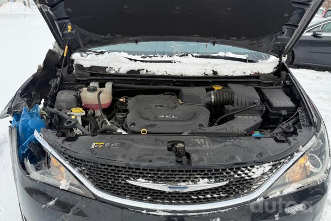 Chrysler Pacifica 2 generation Minivan