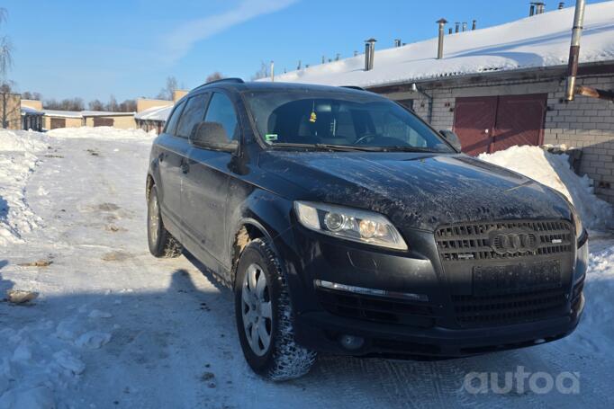 Audi Q7 4L Crossover