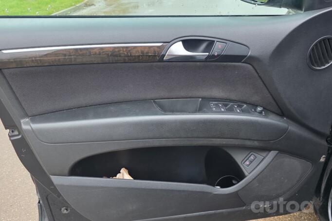 Audi Q7 4L Crossover