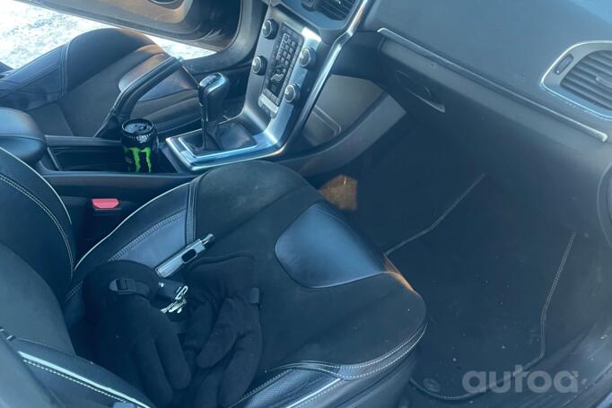 Volvo V40 2 generation Hatchback 5-doors