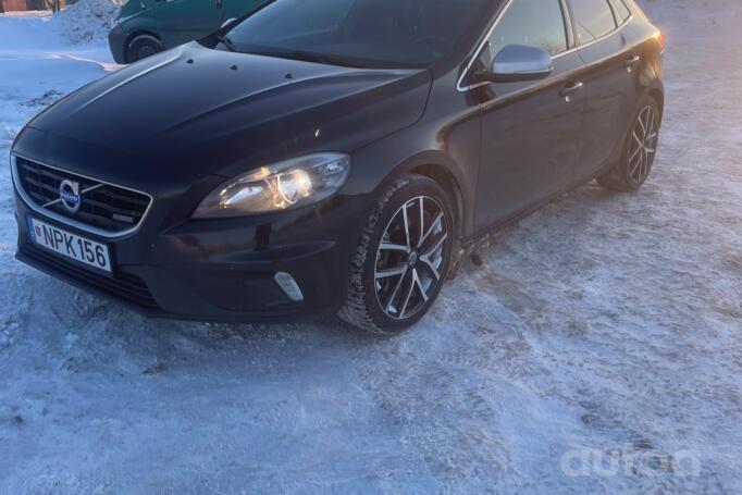 Volvo V40 2 generation Hatchback 5-doors