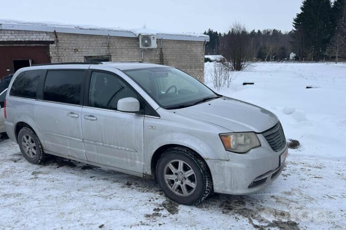 Chrysler Town & Country 5 generation [restyling]