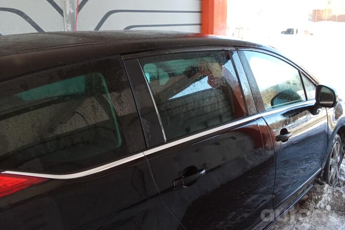 Peugeot 5008 1 generation Minivan