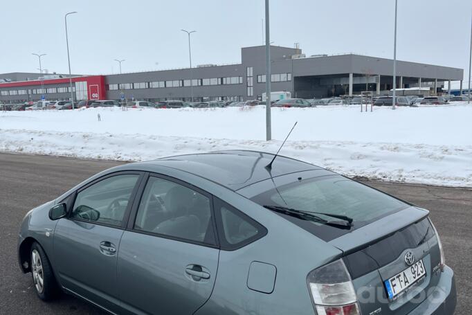 Toyota Prius 2 generation Hatchback