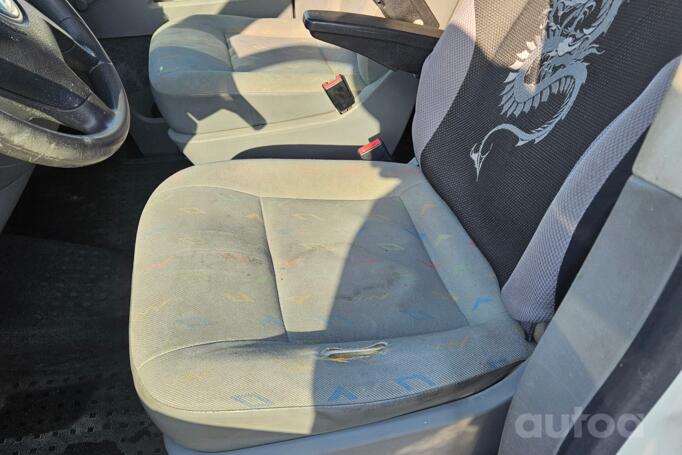 Volkswagen Transporter T5 Minivan 4-doors