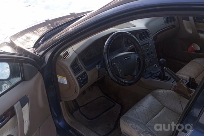 Volvo V70 2 generation wagon