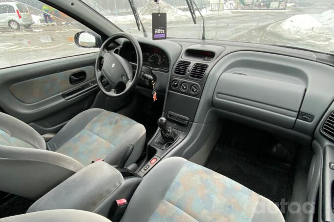 Renault Laguna 1 generation Liftback