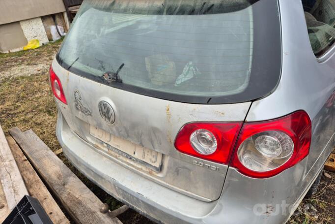 Volkswagen Passat B6 wagon 5-doors