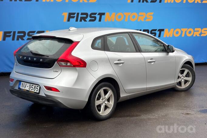 Volvo V40 2 generation Hatchback 5-doors