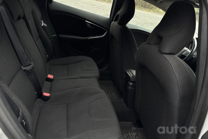 Volvo V40 2 generation Hatchback 5-doors