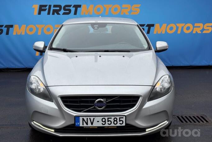 Volvo V40 2 generation Hatchback 5-doors