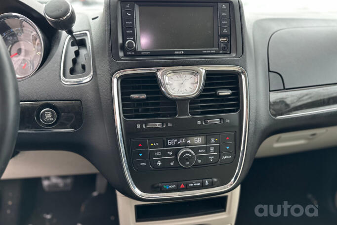 Chrysler Town & Country 5 generation [restyling]