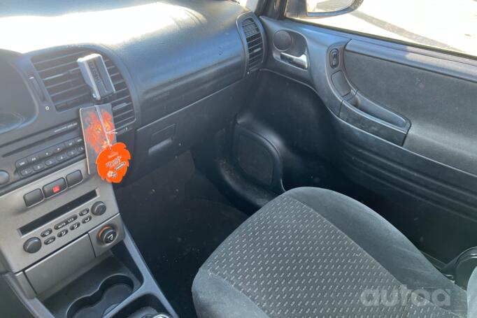 Opel Zafira A [restyling] Minivan 5-doors
