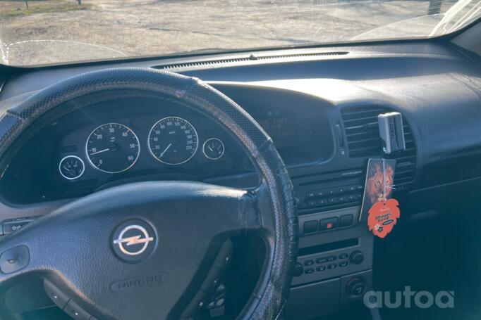 Opel Zafira A [restyling] Minivan 5-doors