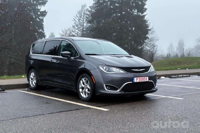 Chrysler Pacifica 2 generation Minivan