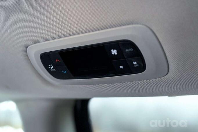 Chrysler Pacifica 2 generation Minivan