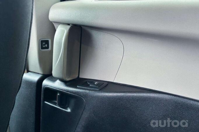 Chrysler Pacifica 2 generation Minivan