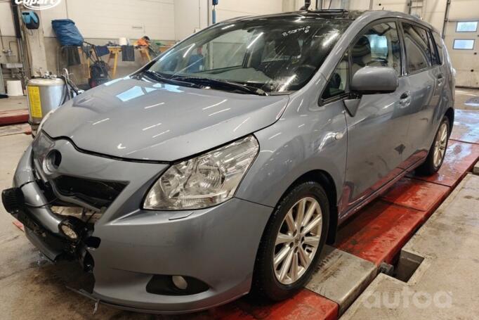 Toyota Verso 1 generation Minivan