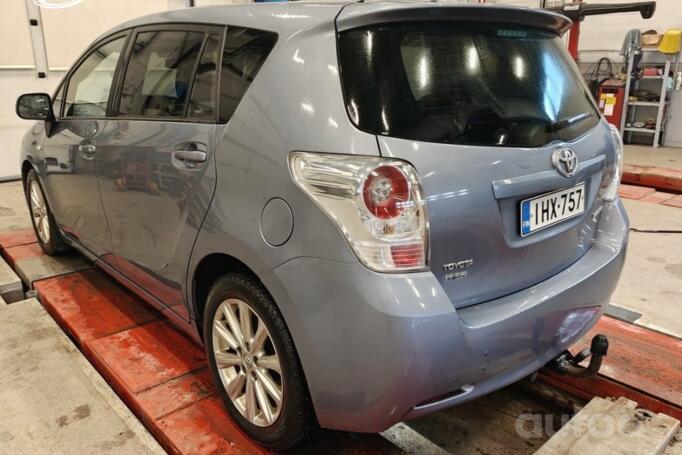 Toyota Verso 1 generation Minivan