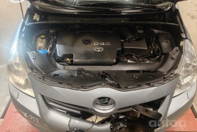 Toyota Verso 1 generation Minivan