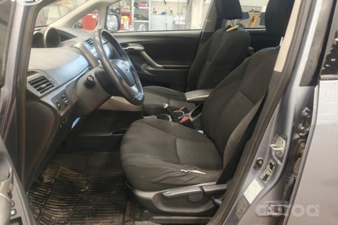 Toyota Verso 1 generation Minivan