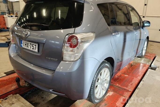 Toyota Verso 1 generation Minivan