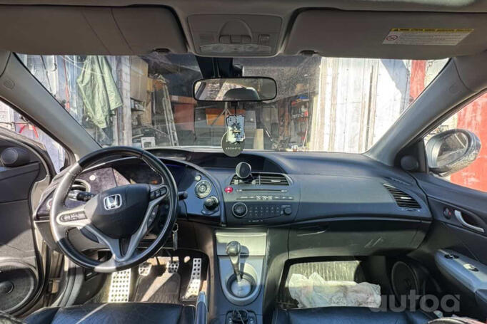 Honda Civic 8 generation Hatchback 5-doors