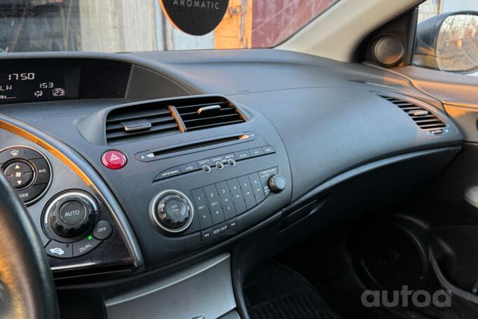 Honda Civic 8 generation Hatchback 5-doors