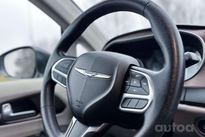 Chrysler Pacifica 2 generation Minivan