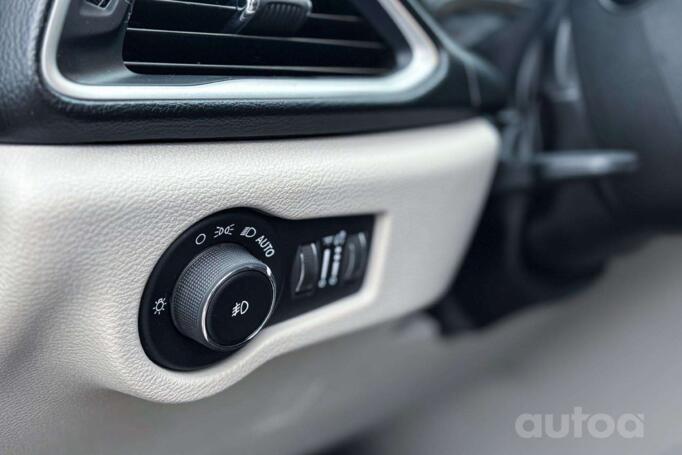 Chrysler Pacifica 2 generation Minivan