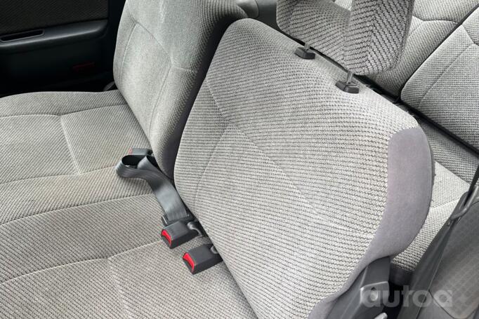 Mitsubishi Space Wagon 2 generation