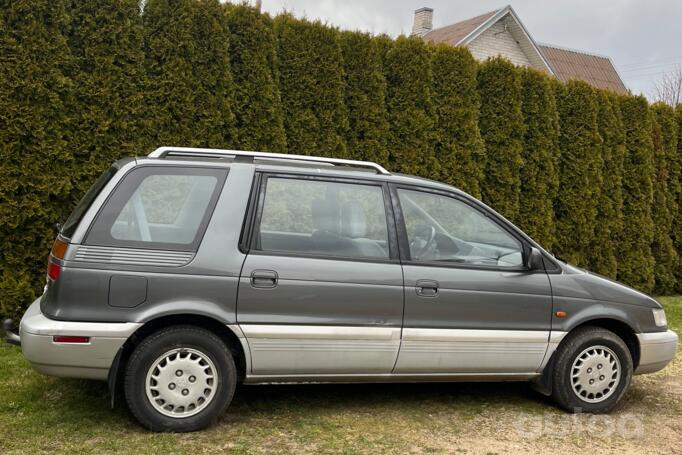 Mitsubishi Space Wagon 2 generation