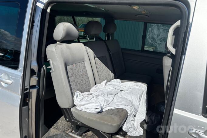 Volkswagen Caravelle T5 Minivan