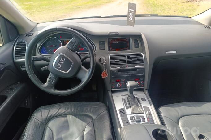 Audi Q7 4L Crossover