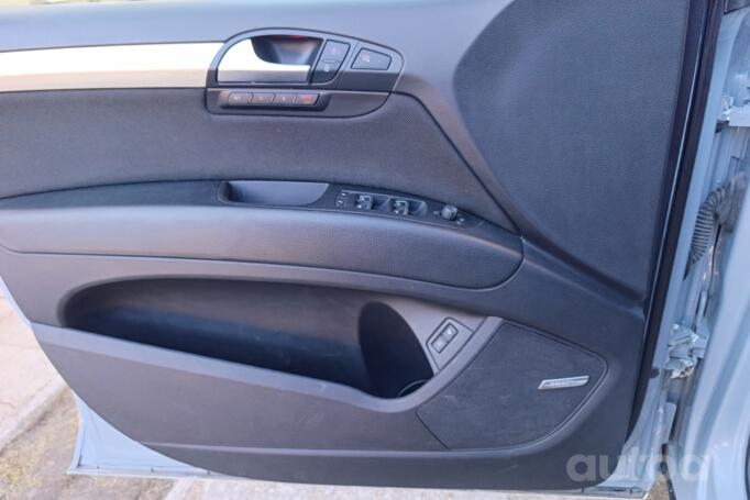 Audi Q7 4L Crossover