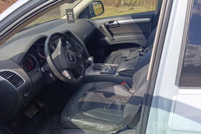 Audi Q7 4L Crossover