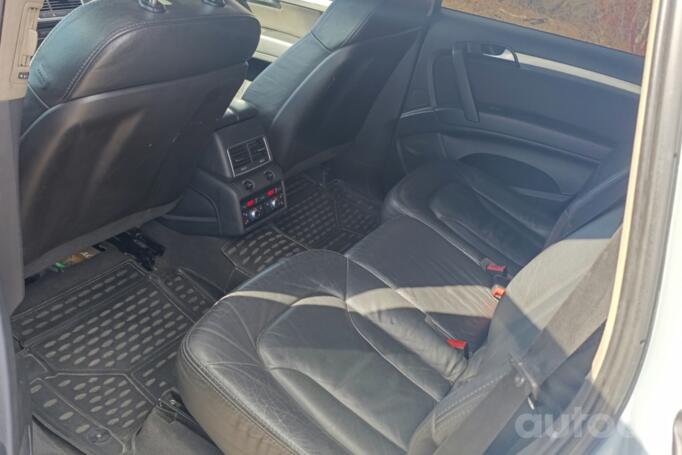 Audi Q7 4L Crossover