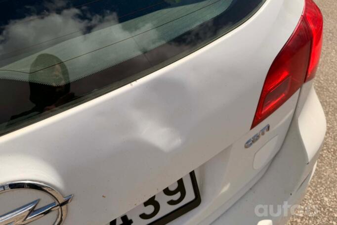 Opel Astra J Sports Tourer wagon