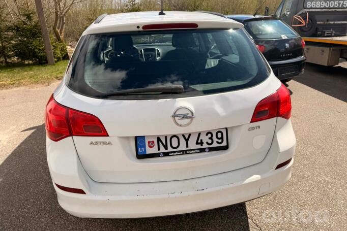 Opel Astra J Sports Tourer wagon