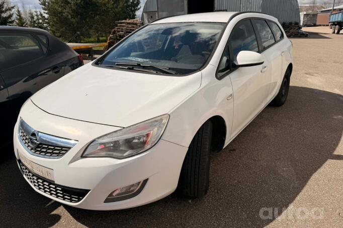 Opel Astra J Sports Tourer wagon