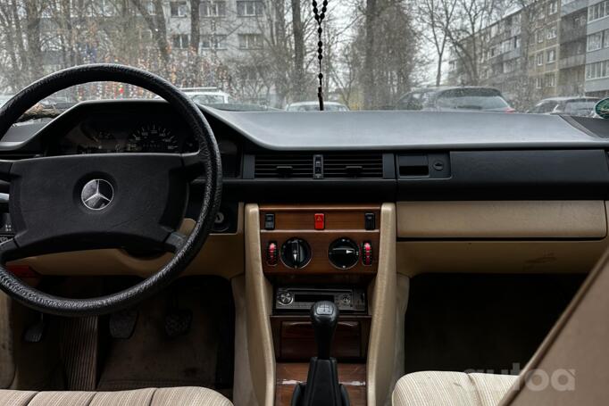 Mercedes-Benz W124 1 generation