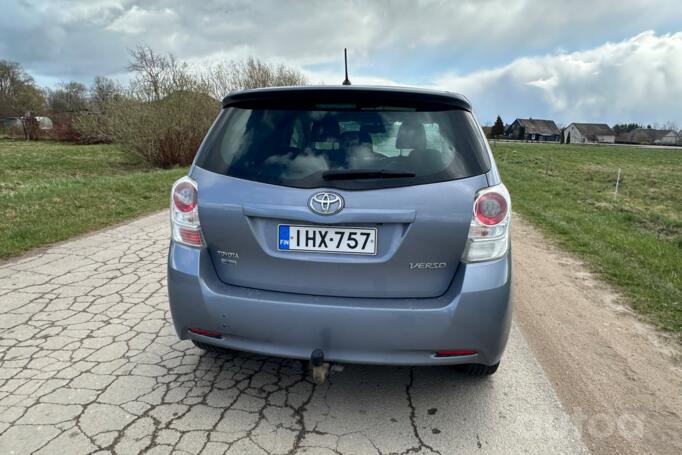 Toyota Verso 1 generation Minivan